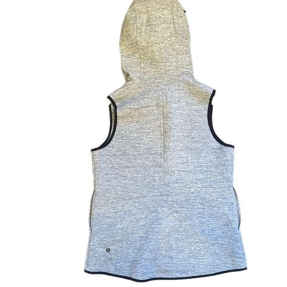 Lululemon Insculpt Vest Size 8 REVERSIBLE Light Gray with black Trim - Picture 11 of 14